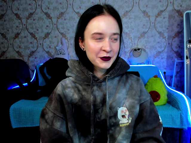 Live sex webcam photo for KiraLiLime #287990383