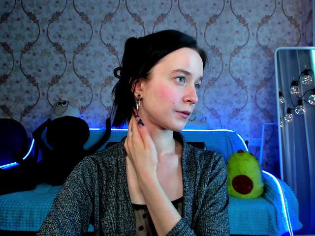 Live sex webcam photo for KiraLiLime #287990389