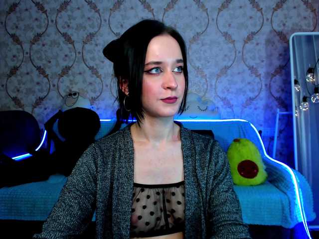 Live sex webcam photo for KiraLiLime #287990390