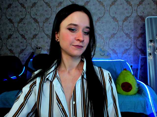 Live sex webcam photo for KiraLiLime #287990396