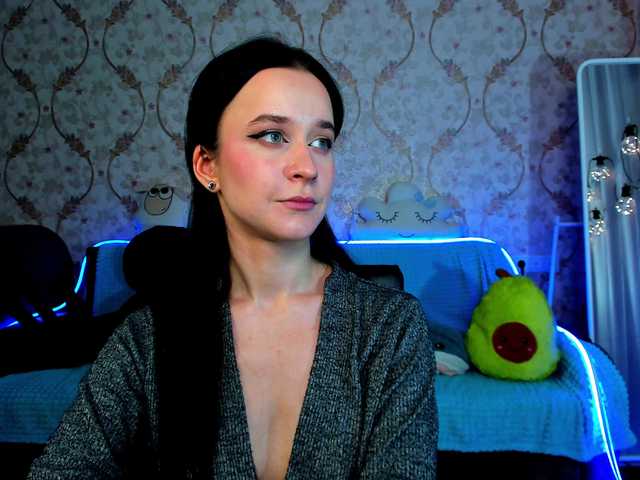 Live sex webcam photo for KiraLiLime #287990397