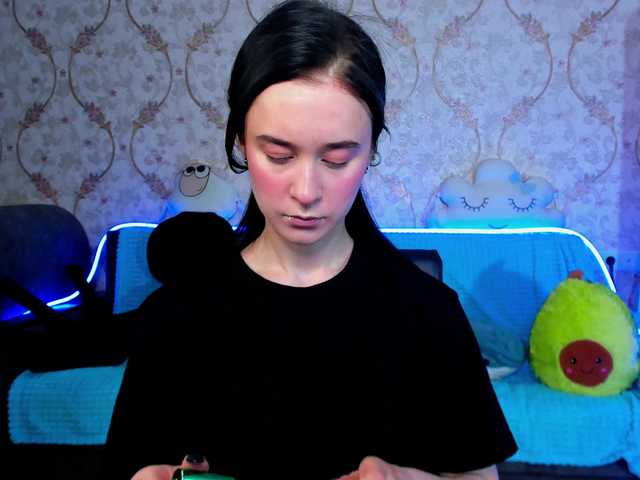 Live sex webcam photo for KiraLiLime #287990404