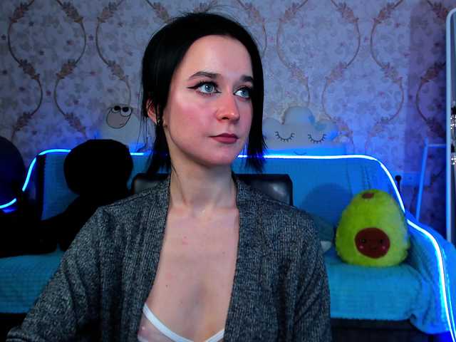 Live sex webcam photo for KiraLiLime #287990408