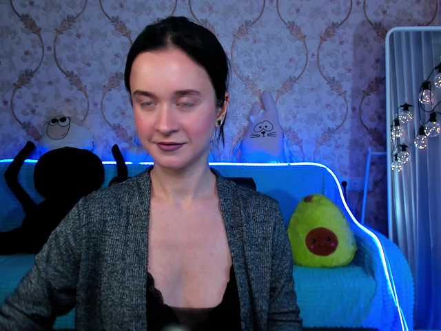 Live sex webcam photo for KiraLiLime #287990417