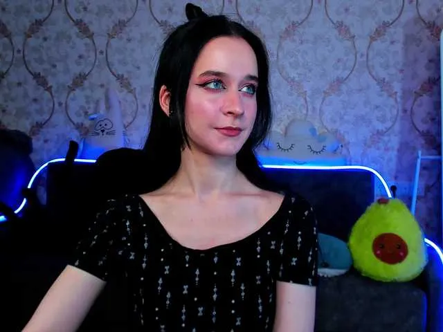 Live sex webcam photo for KiraLiLime #287990418