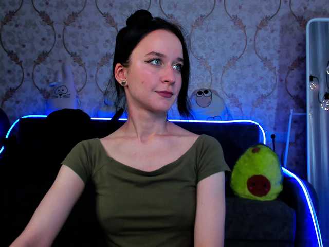 Live sex webcam photo for KiraLiLime #287990422