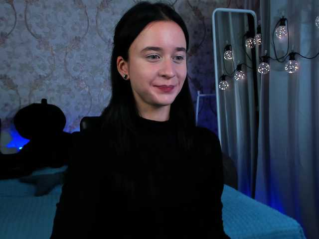 Live sex webcam photo for KiraLiLime #287990433