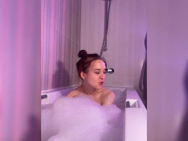 Live sex webcam photo for KiraLiLime #287990475