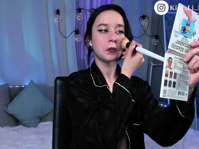 Live sex webcam photo for KiraLiLime #287990555