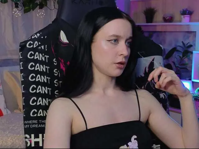 Live sex webcam photo for KiraLiLime #290577273