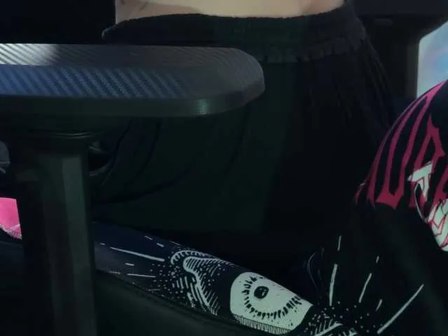 Live sex webcam photo for KiraLiLime #290621836