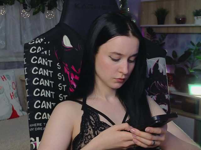 Live sex webcam photo for KiraLiLime #290671417