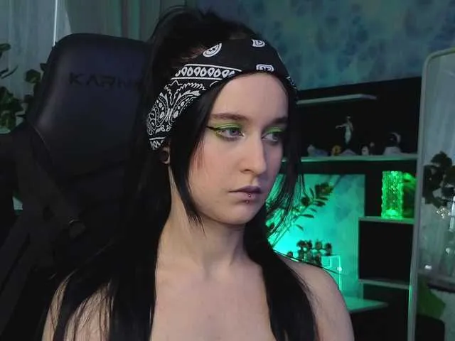 Live sex webcam photo for KiraLiLime #290950631