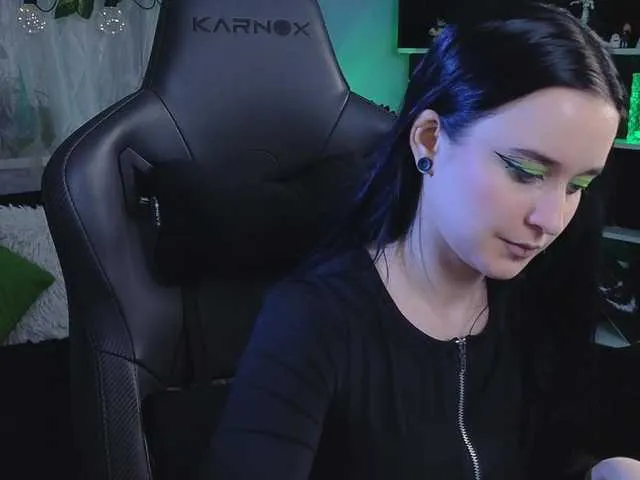 Live sex webcam photo for KiraLiLime #291099923