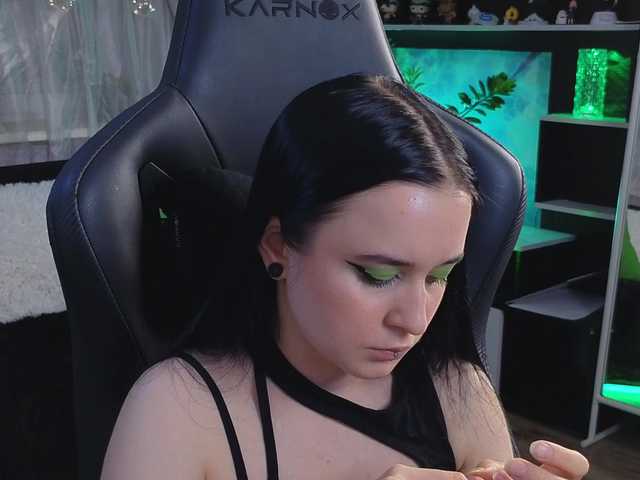 Live sex webcam photo for KiraLiLime #291215324