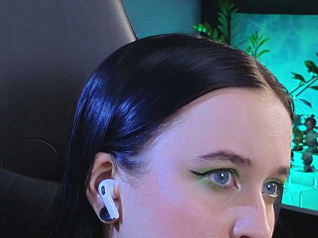 Live sex webcam photo for KiraLiLime #291248086