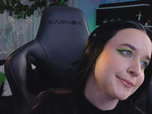 Live sex webcam photo for KiraLiLime #291336119