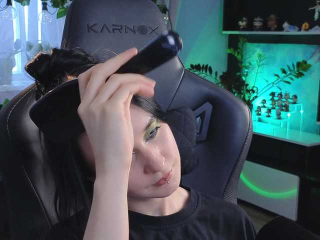 Live sex webcam photo for KiraLiLime #291392057