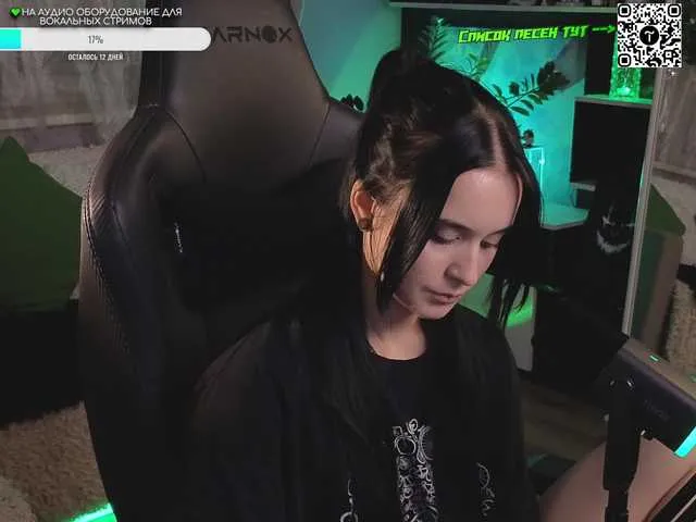 Live sex webcam photo for KiraLiLime #291883039