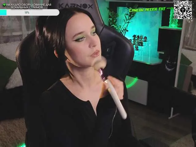 Live sex webcam photo for KiraLiLime #291904718