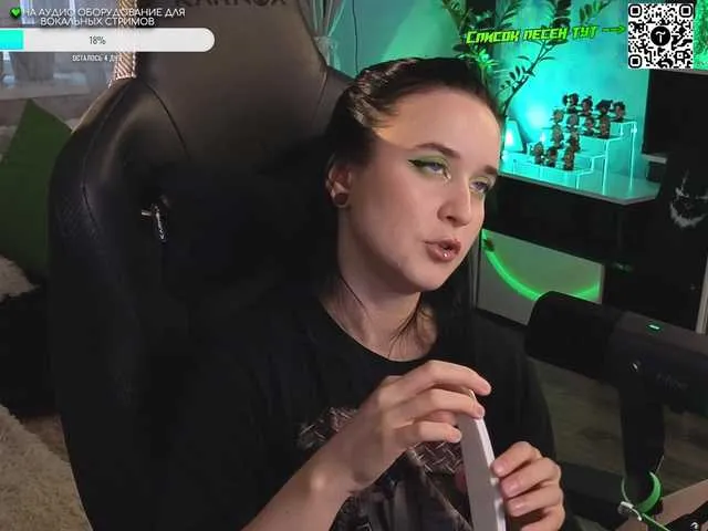 Live sex webcam photo for KiraLiLime #291939238