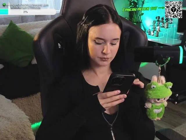 Live sex webcam photo for KiraLiLime #291972671