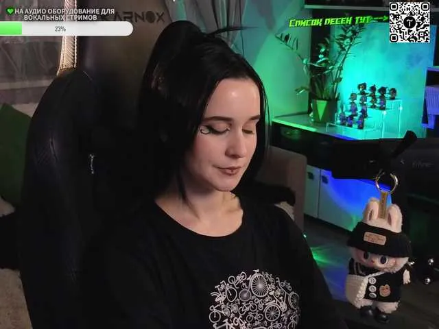 Live sex webcam photo for KiraLiLime #292078583