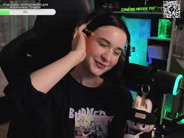 Live sex webcam photo for KiraLiLime #292085619