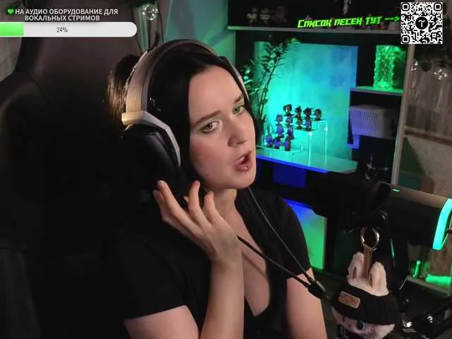 Live sex webcam photo for KiraLiLime #292092760