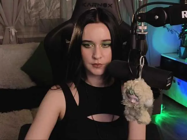 Live sex webcam photo for KiraLiLime #292323925