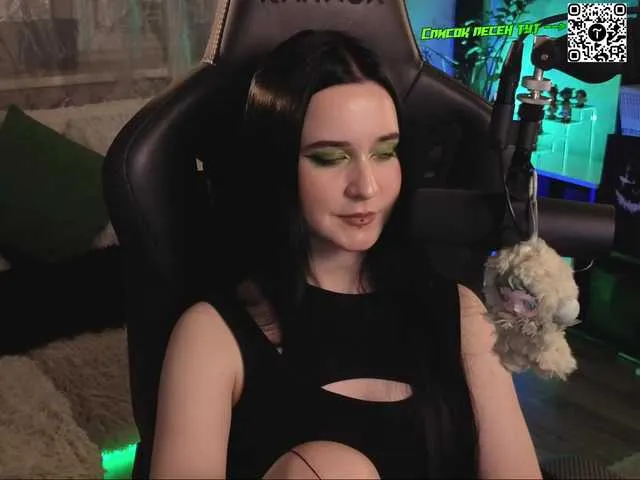 Live sex webcam photo for KiraLiLime #292325944