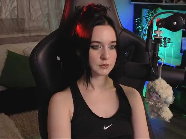 Live sex webcam photo for KiraLiLime #292366176