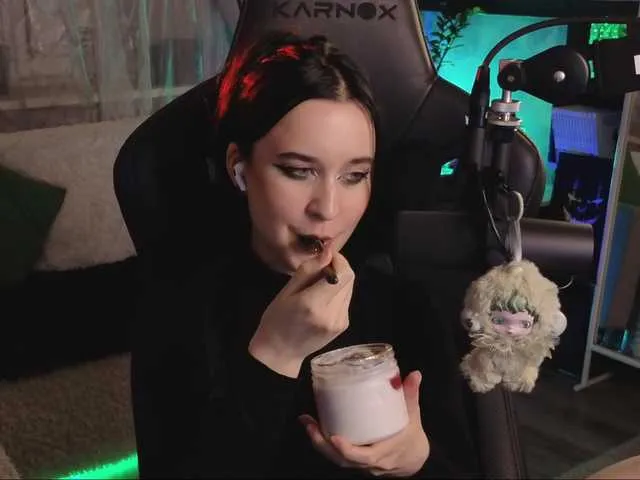 Live sex webcam photo for KiraLiLime #292373430