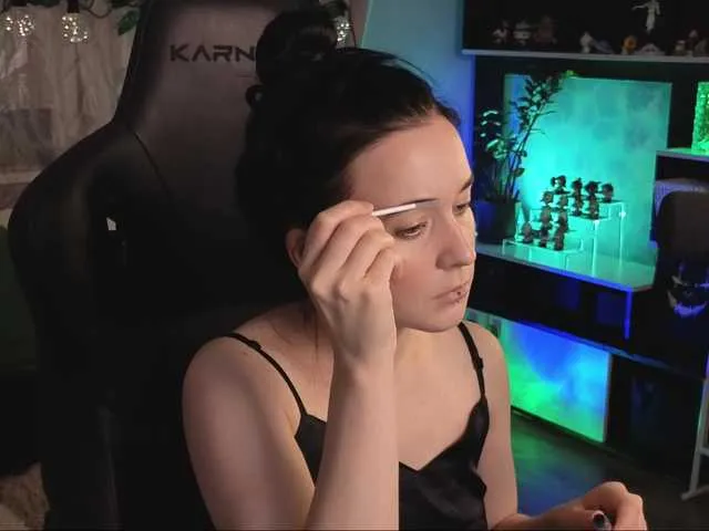 Live sex webcam photo for KiraLiLime #292384697