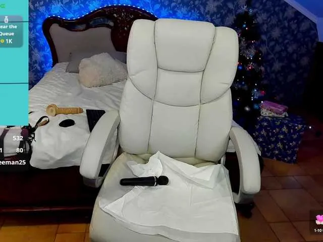 Live sex webcam photo for KiraRoxx #290246116