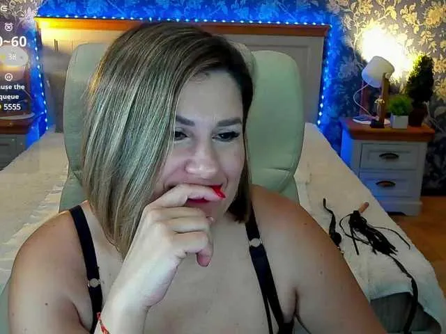 Live sex webcam photo for KiraRoxx #290681011