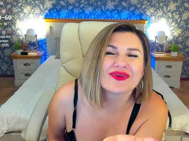 Live sex webcam photo for KiraRoxx #290740248