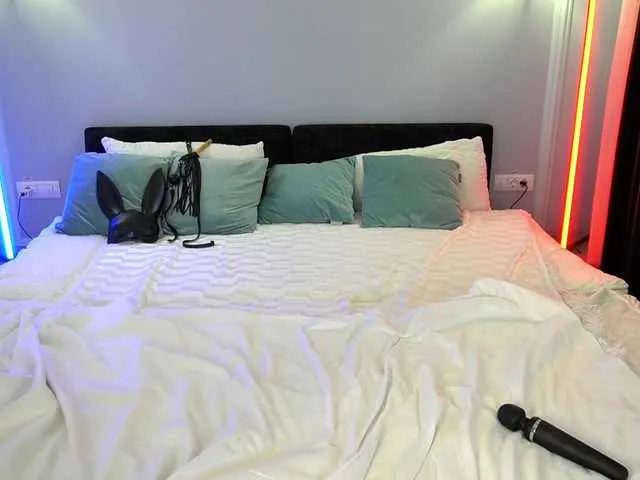 Live sex webcam photo for KiraRoxx #290900149