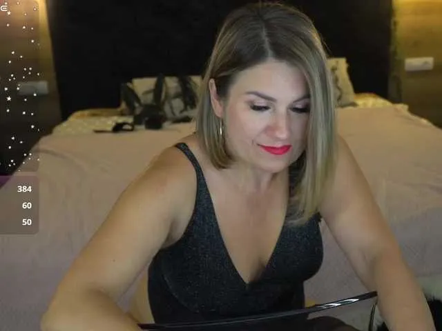 Live sex webcam photo for KiraRoxx #291182199