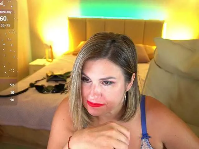 Live sex webcam photo for KiraRoxx #291368541