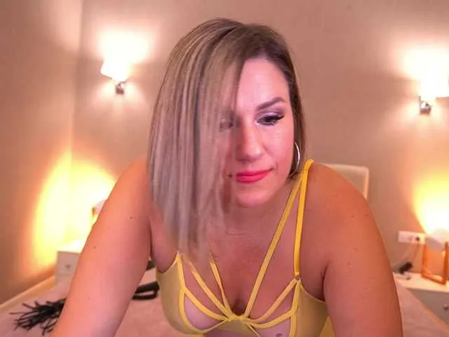 Live sex webcam photo for KiraRoxx #291566293