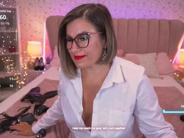 Live sex webcam photo for KiraRoxx #291716641