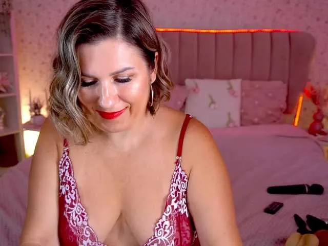 Live sex webcam photo for KiraRoxx #293963805