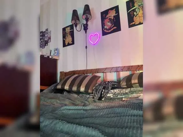 Live sex webcam photo for KiraSaud69 #290461270