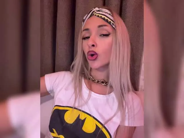 Live sex webcam photo for KiraWhite #290790078