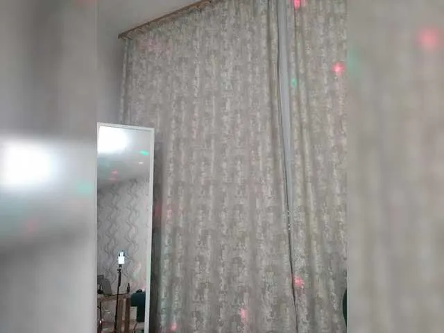 Live sex webcam photo for Kirakedi #290577258