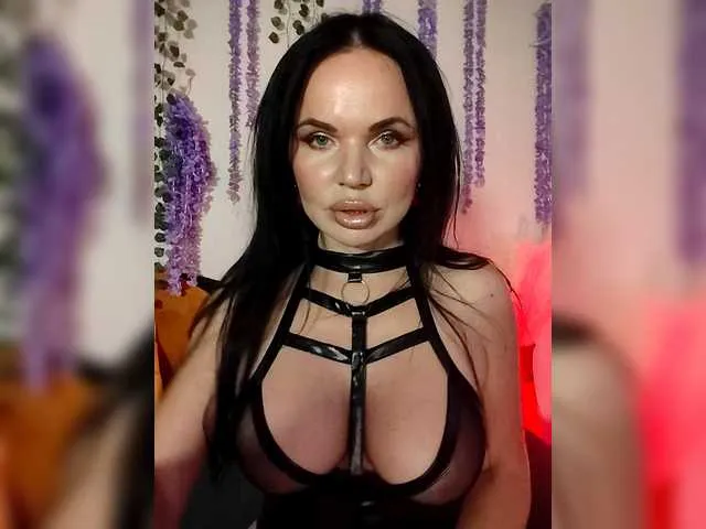 Live sex webcam photo for Kirakedi #293557791