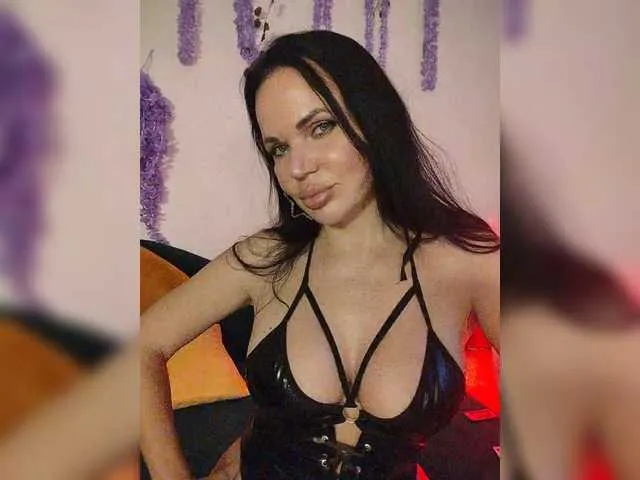 Live sex webcam photo for Kirakedi #293671239