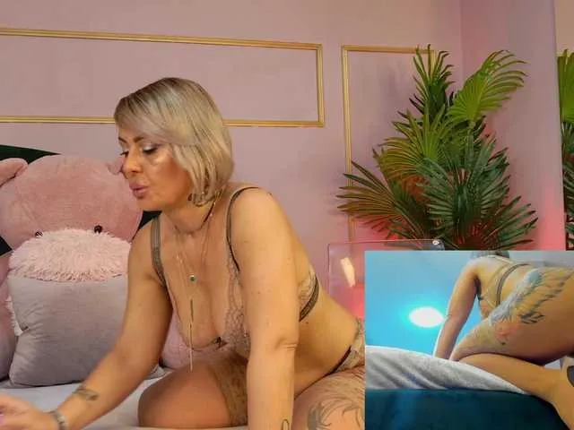 Live sex webcam photo for KirraWhite #292931660