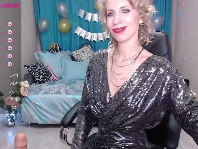 Live sex webcam photo for KirstenDesire #272000488